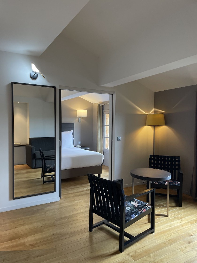 Hôtel Renaissance Castres — chambre de charme pour shooting photo